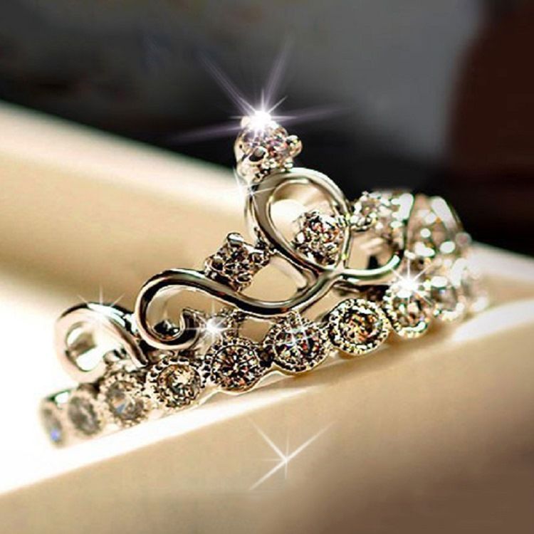 Classy Crown Silver Ring Med Rhinestone