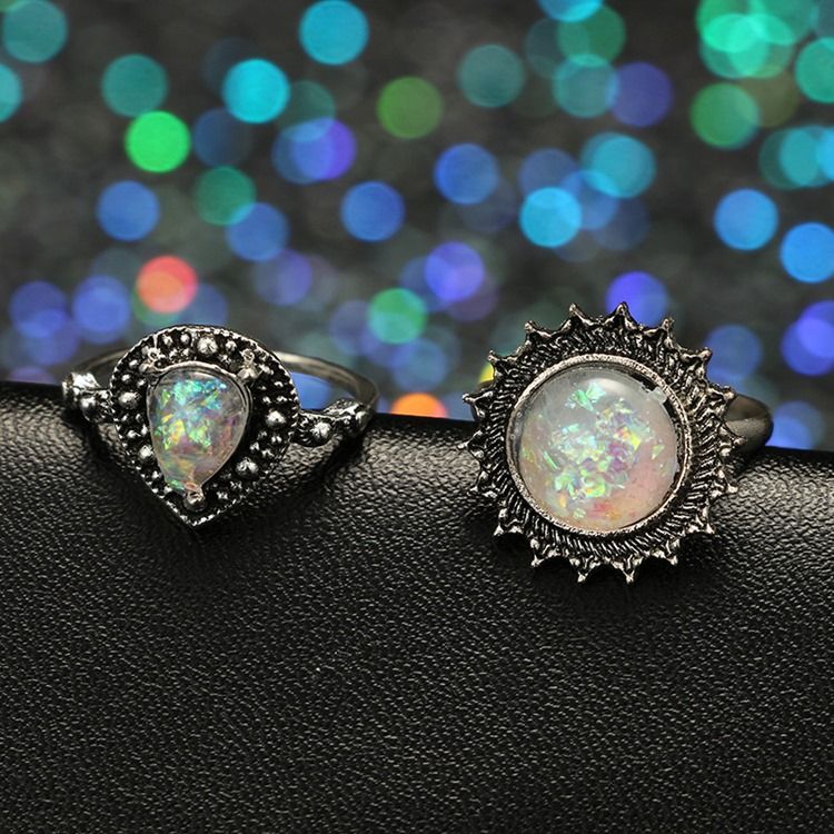 Retro Round Opal Lady Ring