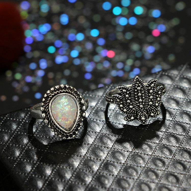 Retro Round Opal Lady Ring