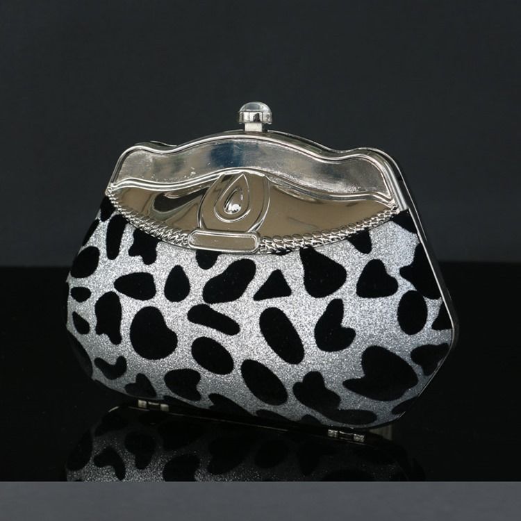 Skalformet Rhinestone Leopard Clutch