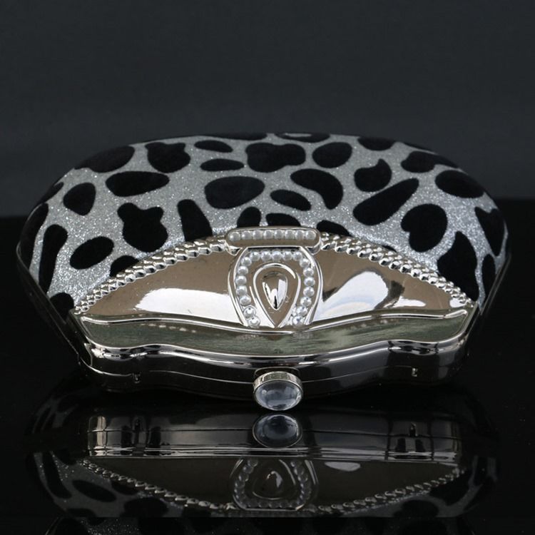 Skalformet Rhinestone Leopard Clutch